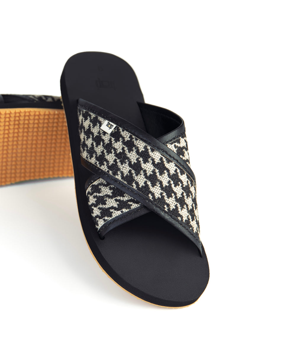 BLACK OFF WHITE  PATTERN JUTE COMFORTABLE CRISSCROSS SANDALS FOR MEN
