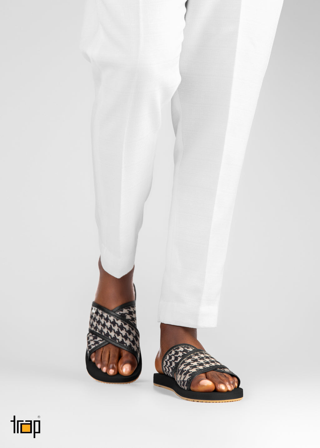 BLACK OFF WHITE  PATTERN JUTE COMFORTABLE CRISSCROSS SANDALS FOR MEN