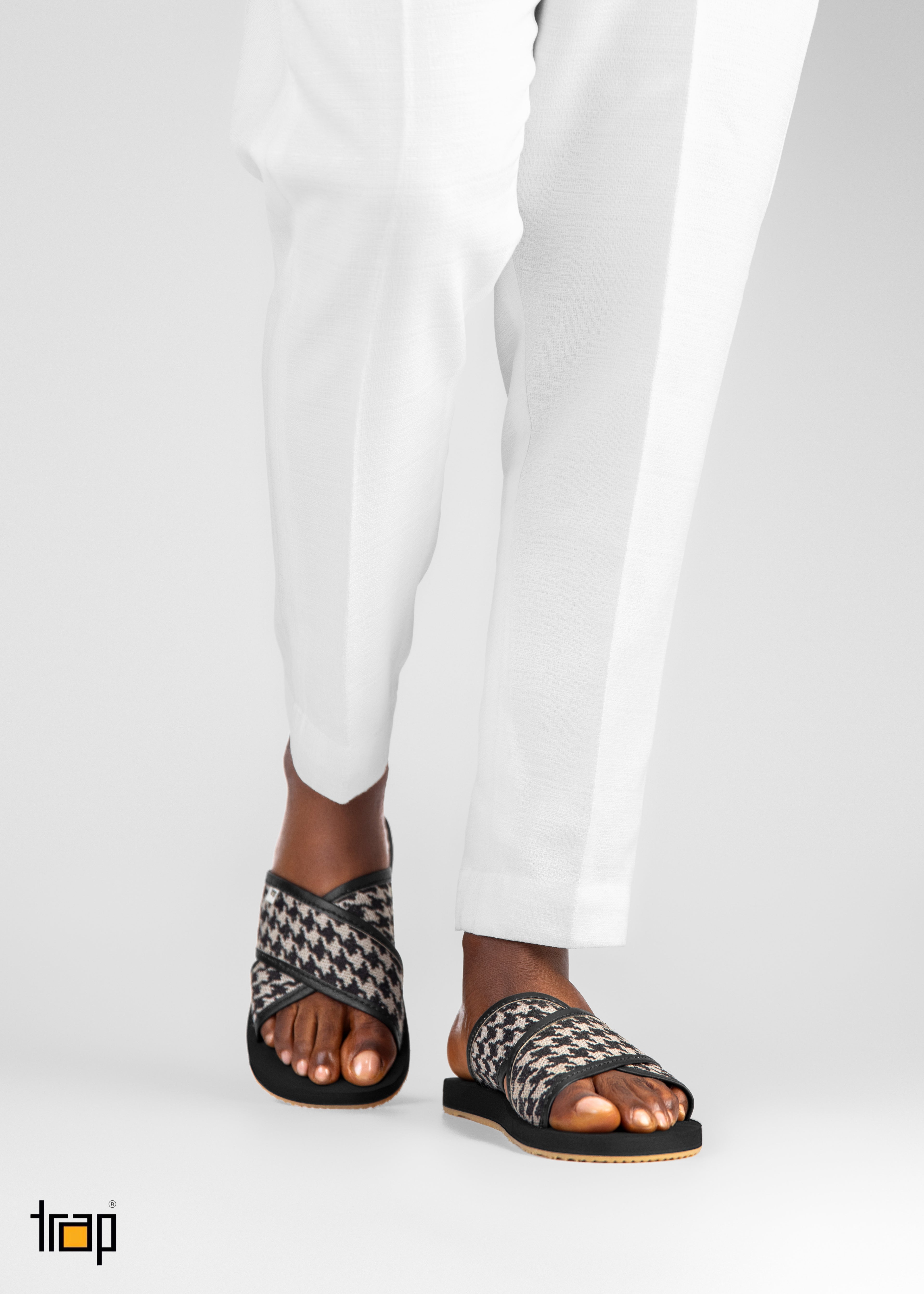 BLACK OFF WHITE  PATTERN JUTE COMFORTABLE CRISSCROSS SANDALS FOR MEN