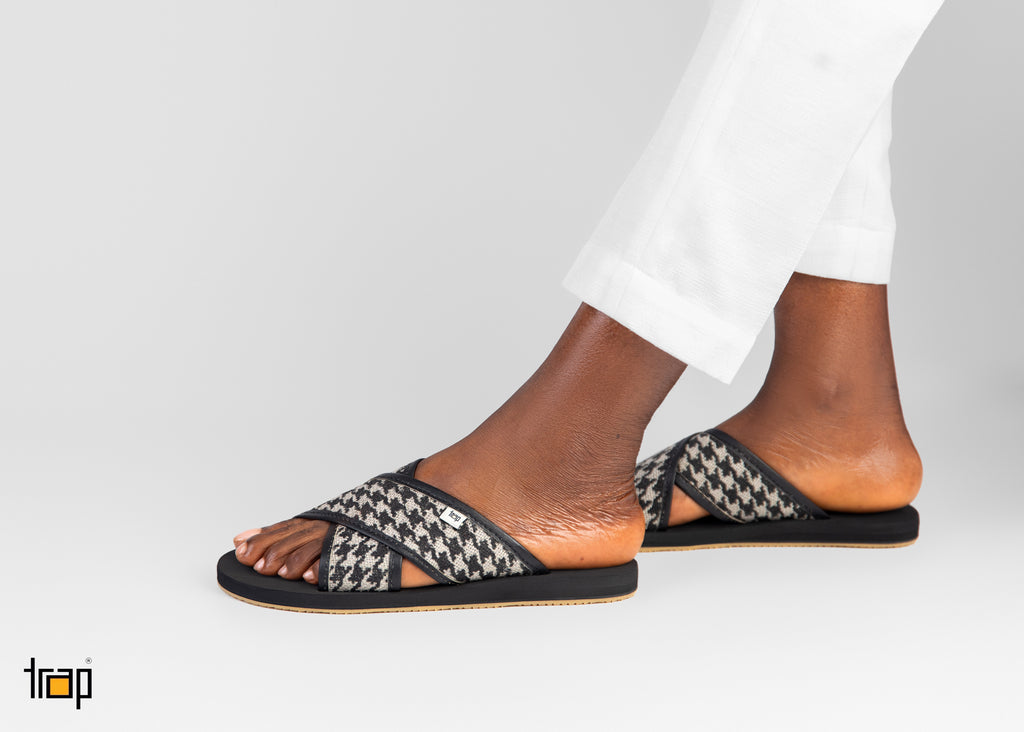 BLACK OFF WHITE  PATTERN JUTE COMFORTABLE CRISSCROSS SANDALS FOR MEN