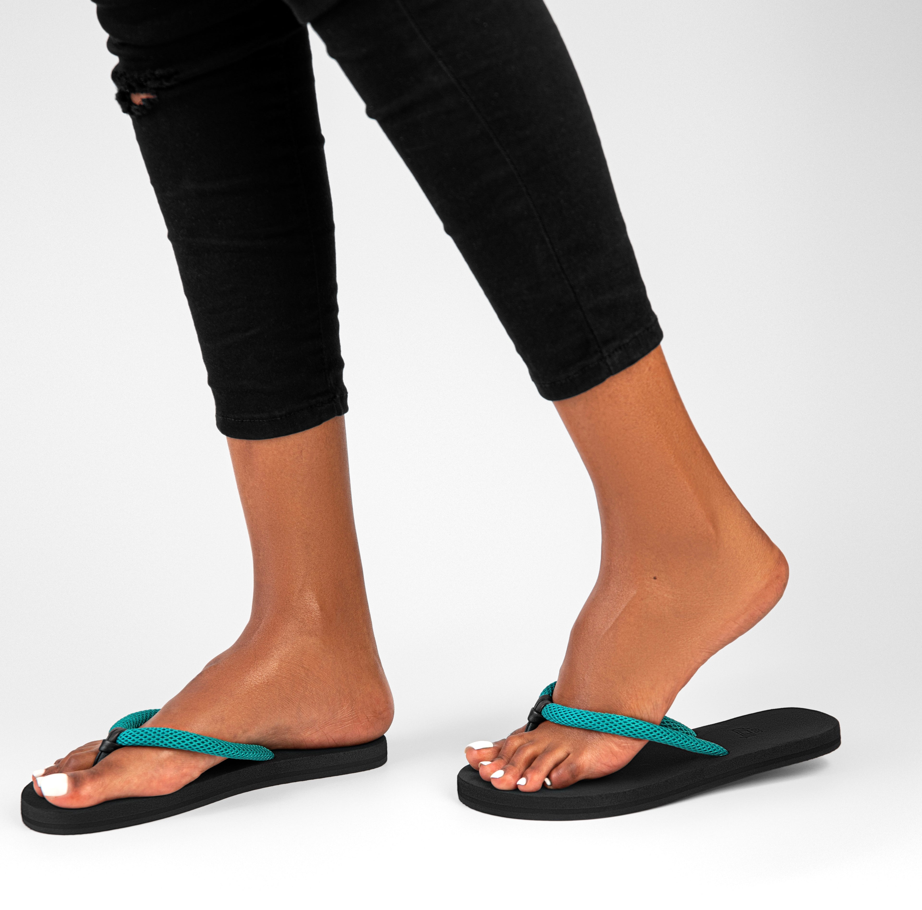 CHALE GRREN/BLACK OPEN TOE MESH/LEATERH THONG FLIP FLOP SANDALS