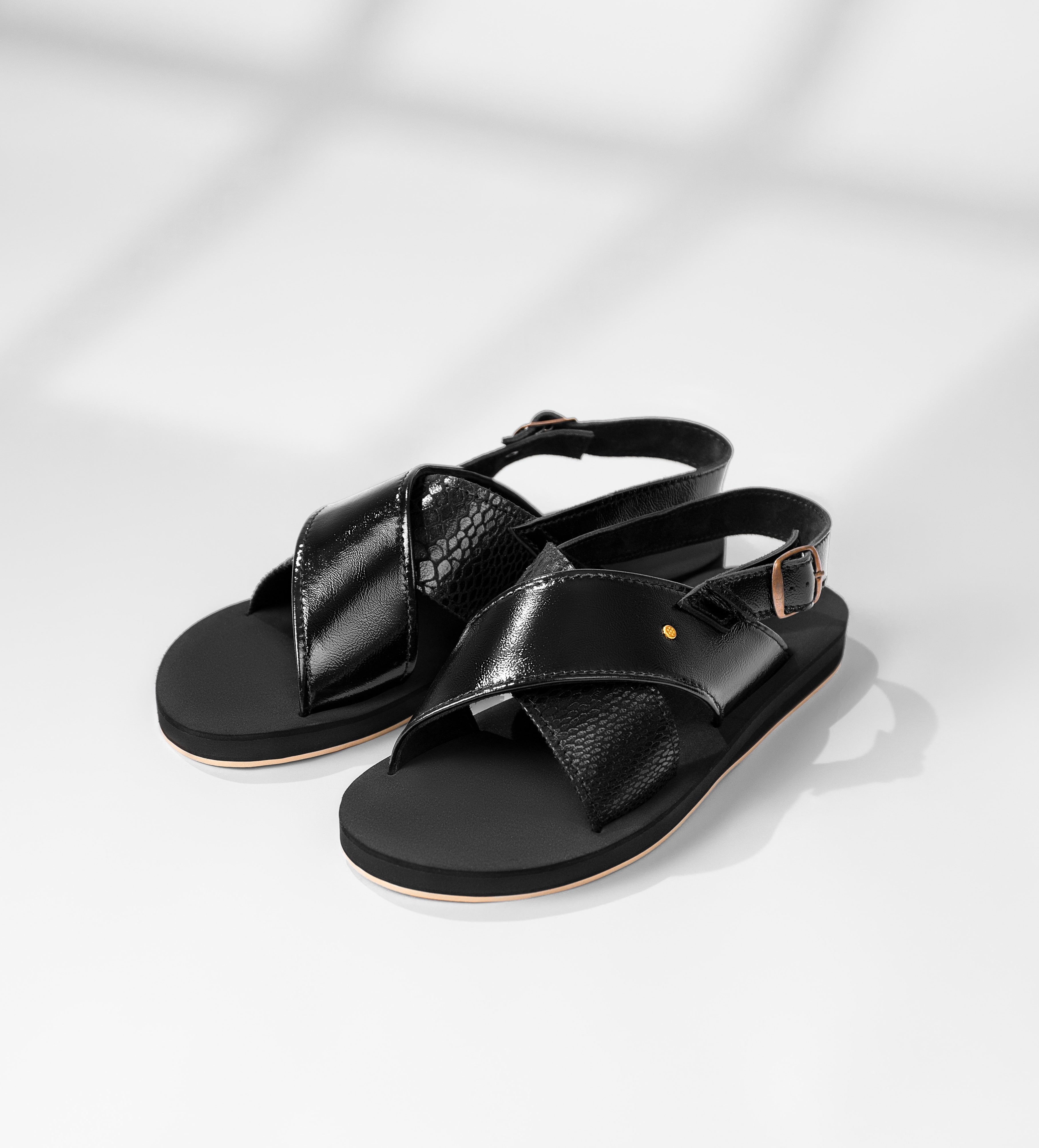 Adjustable buckle strap leather men sandals