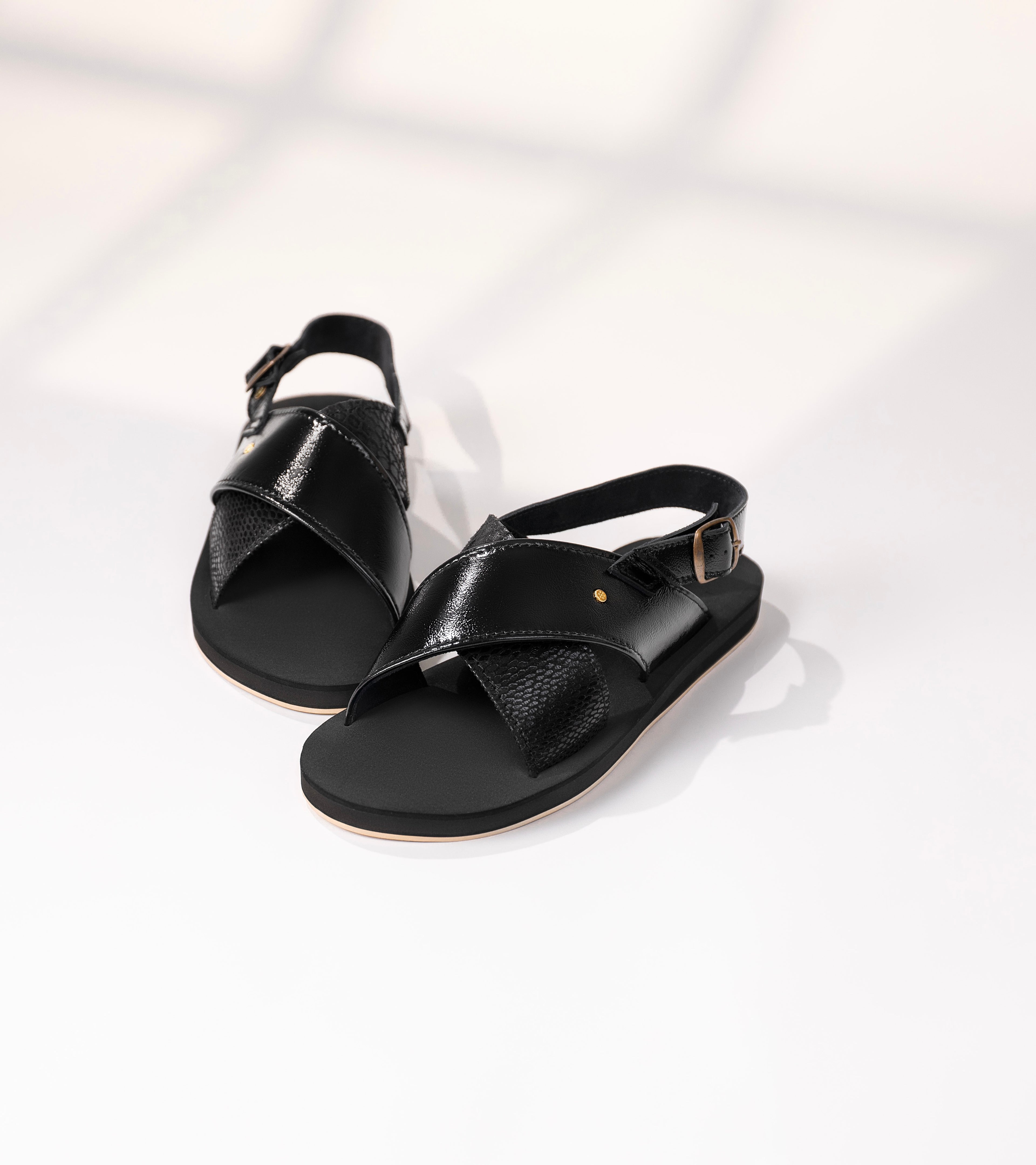 MEN BUCKEL BLACK ADJUSTABLE STRAP  SANDALS