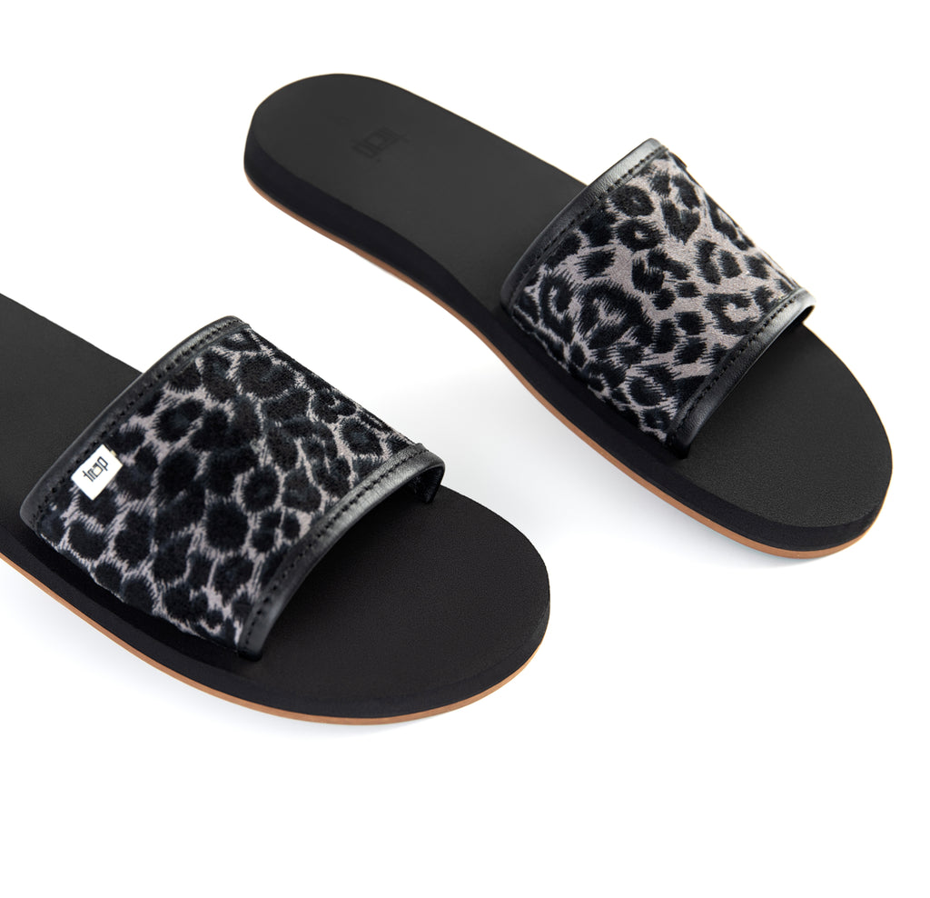 LEOPARD SKIN DOTTED  DOTTED PATTERN  STYLISH BAR  SANDALS FOR MEN