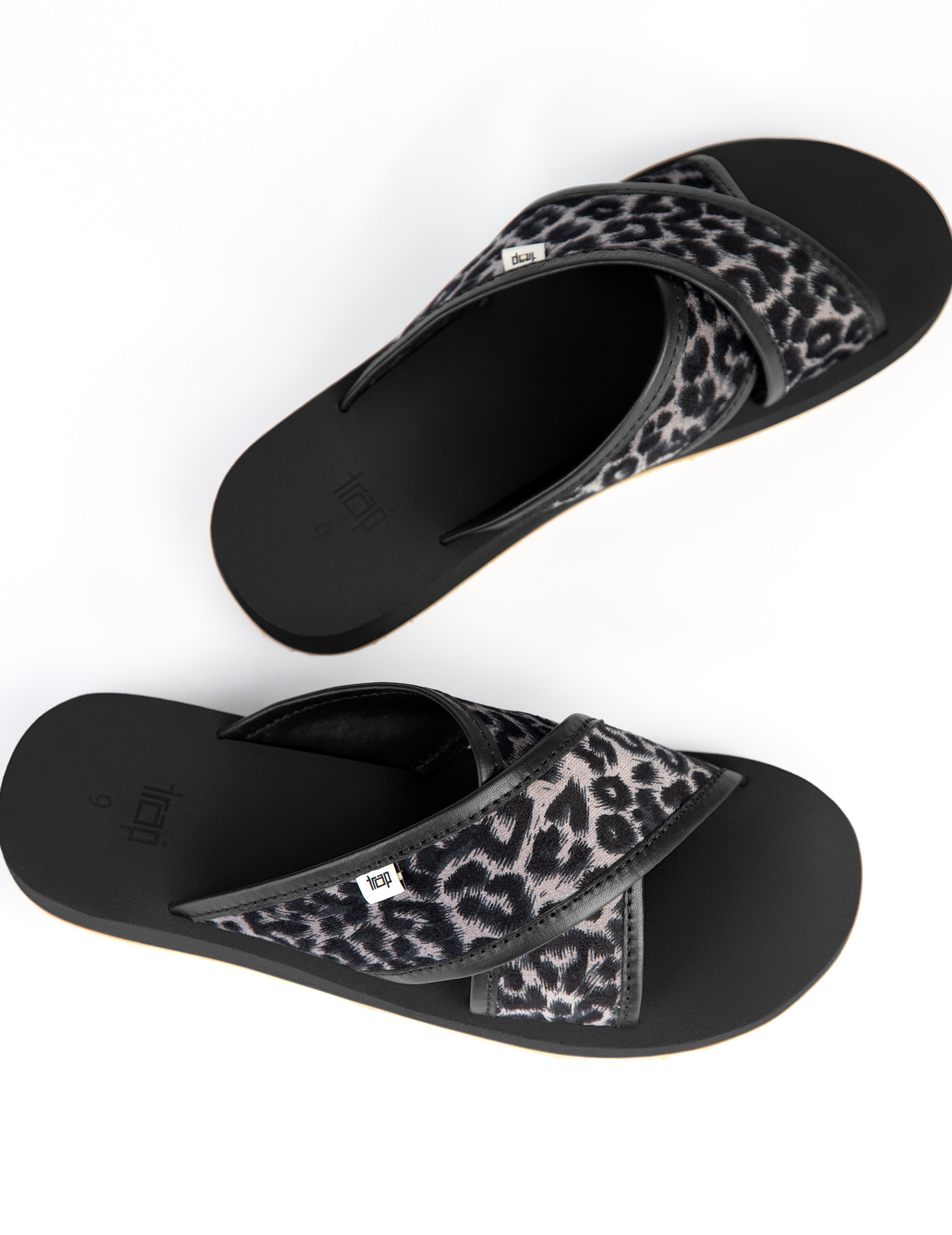 LEOPARD SKIN DOTTED PATTERN CRISSCROSS SANDALS  FOR MEN