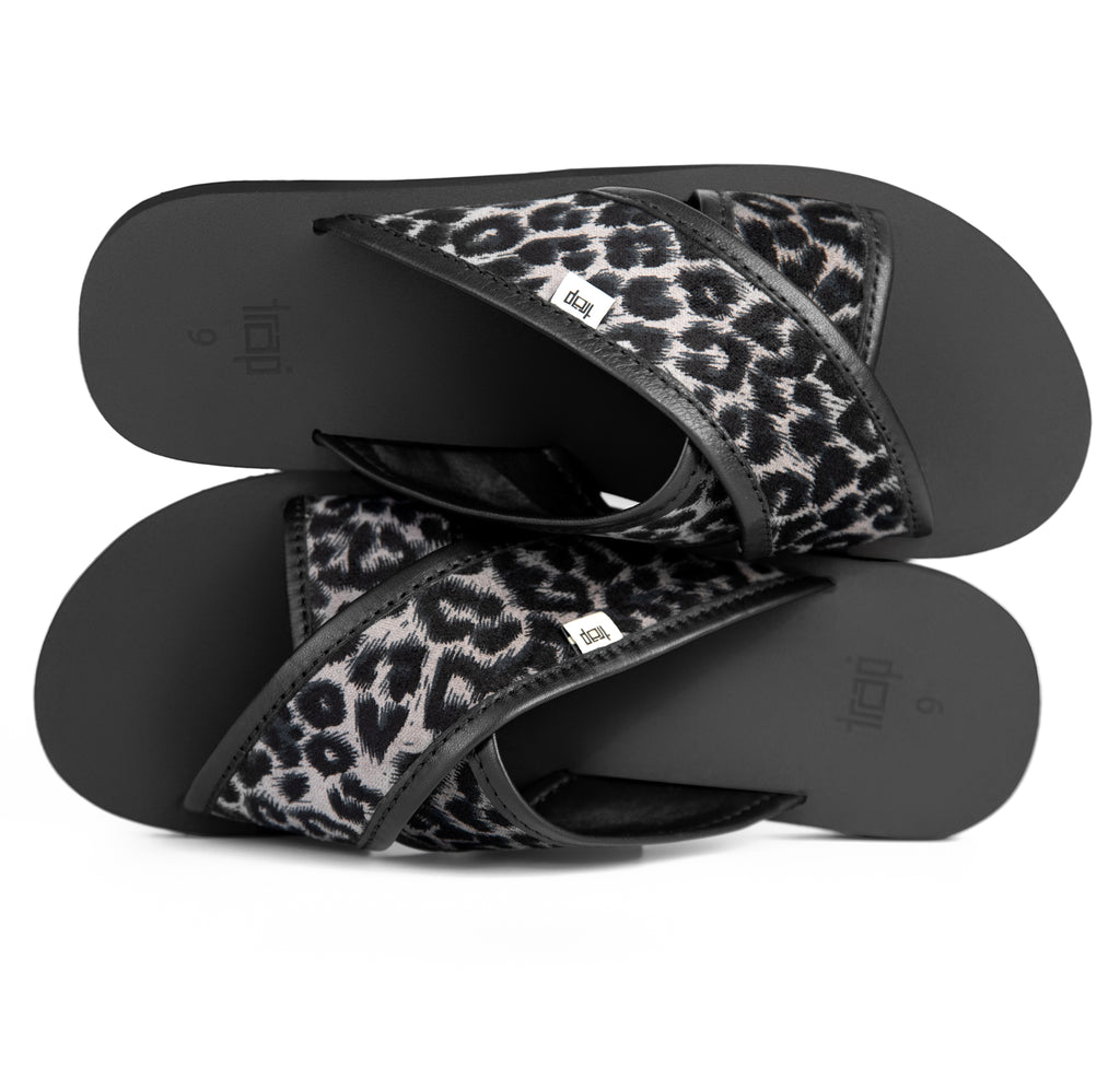 LEOPARD SKIN DOTTED PATTERN CRISSCROSS SANDALS  FOR MEN