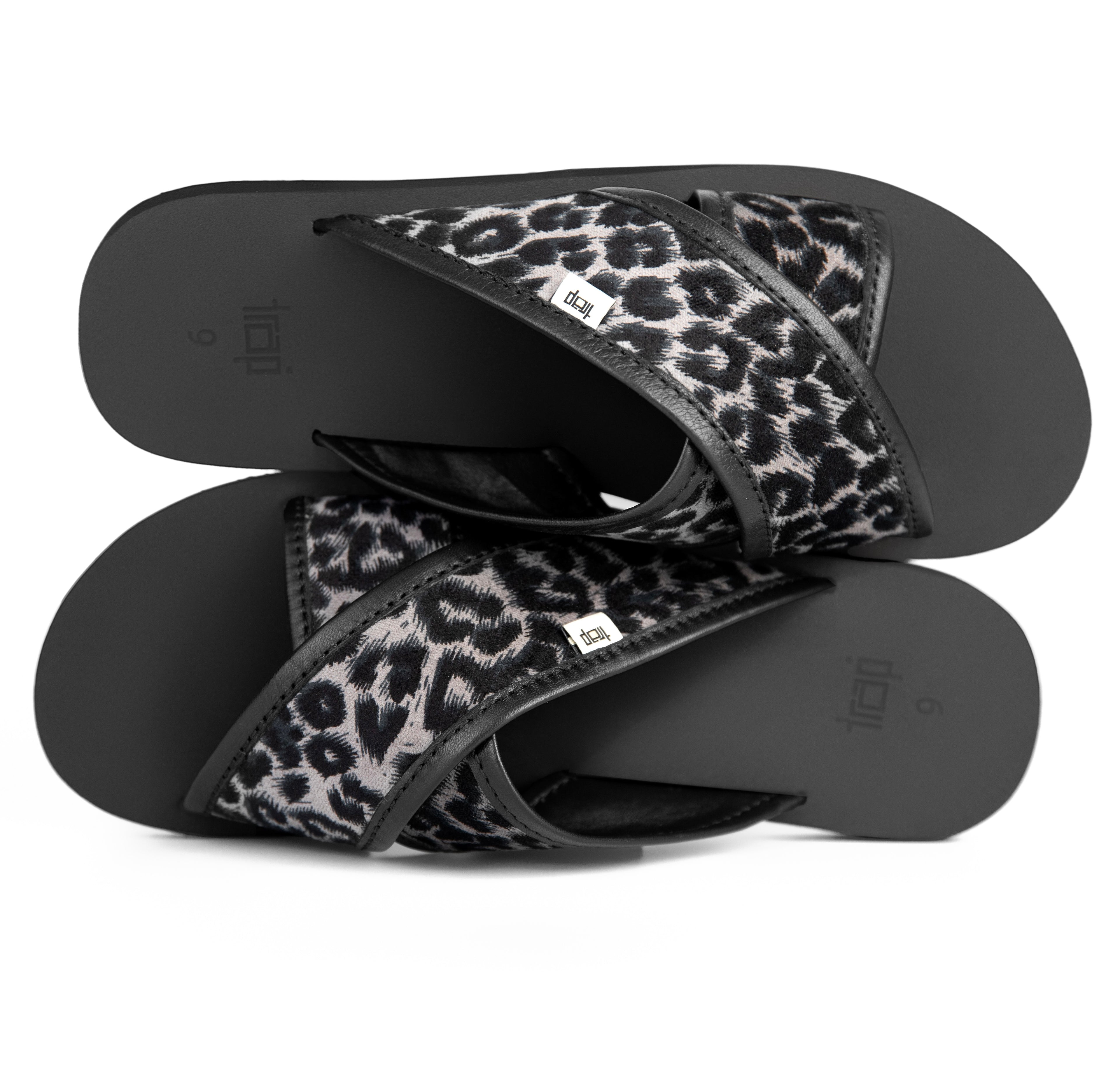 LEOPARD SKIN DOTTED PATTERN CRISSCROSS SANDALS  FOR MEN