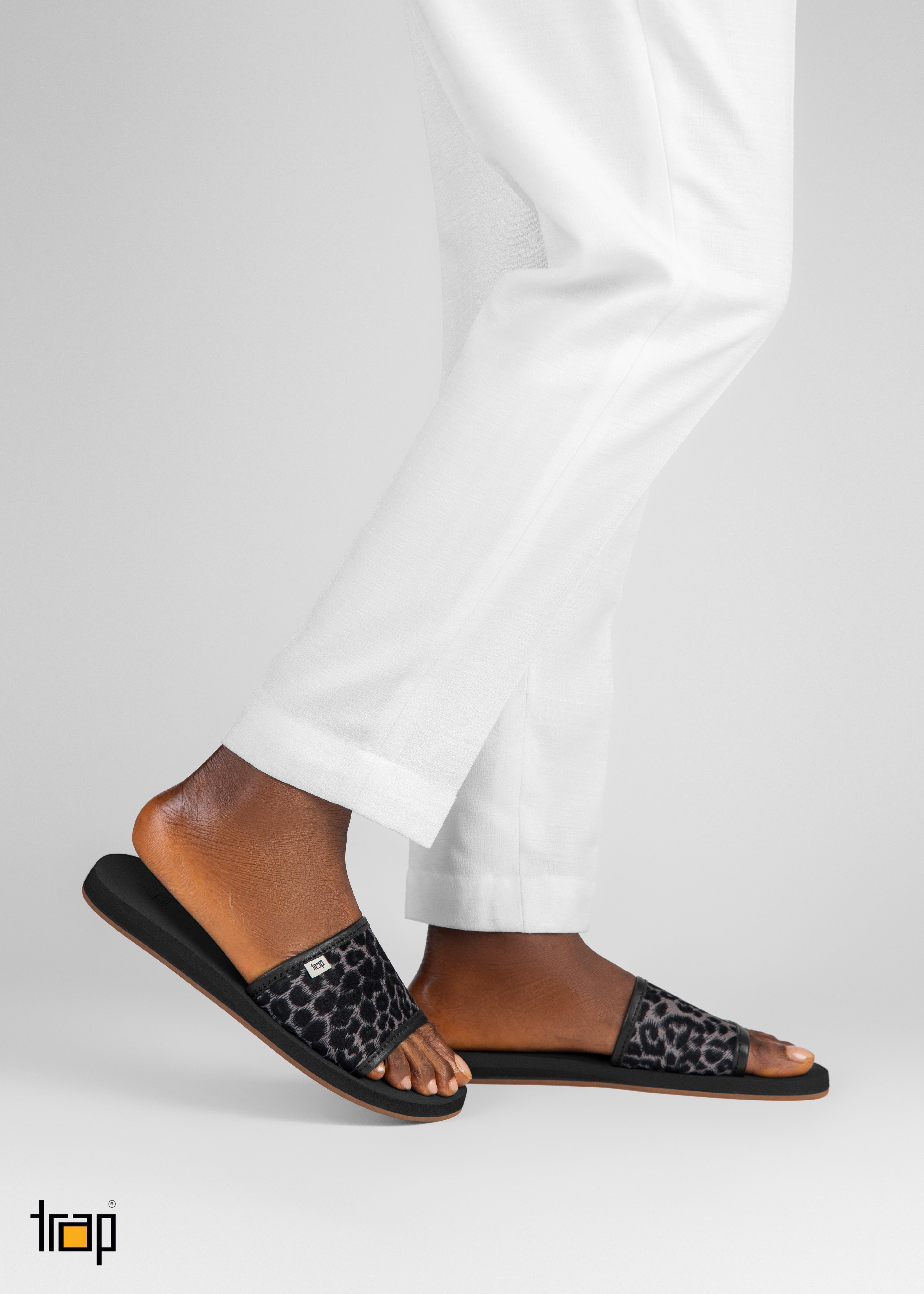 LEOPARD SKIN DOTTED  DOTTED PATTERN  STYLISH BAR  SANDALS FOR MEN